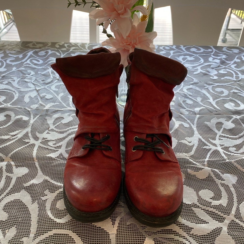 AS98 Cardinal Simon Boots Size 9